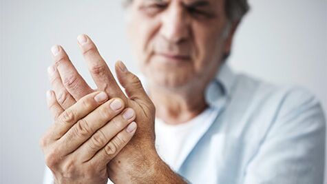 Bestand und Schmerzen in der Arthrose der Händefuge