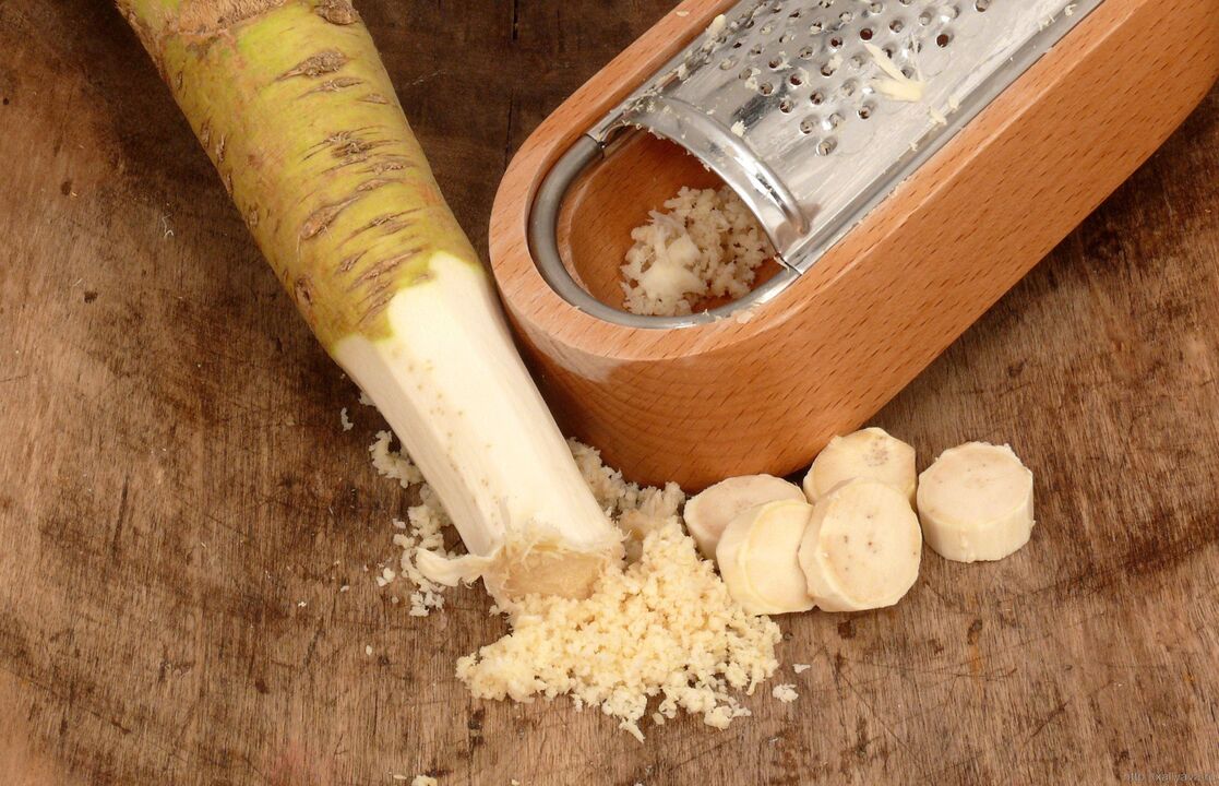Geriebene Meerrettichwurzel zur Herstellung einer medizinischen Marinade gegen lumbale Osteochondrose