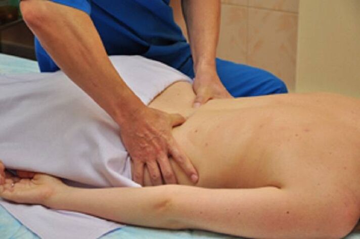 Massage zur wirksamen Behandlung der Osteochondrose der Lendenwirbelsäule.