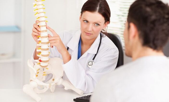 Um eine Behandlung der zervikalen Osteochondrose zu verschreiben, sollten Sie einen Arzt konsultieren.